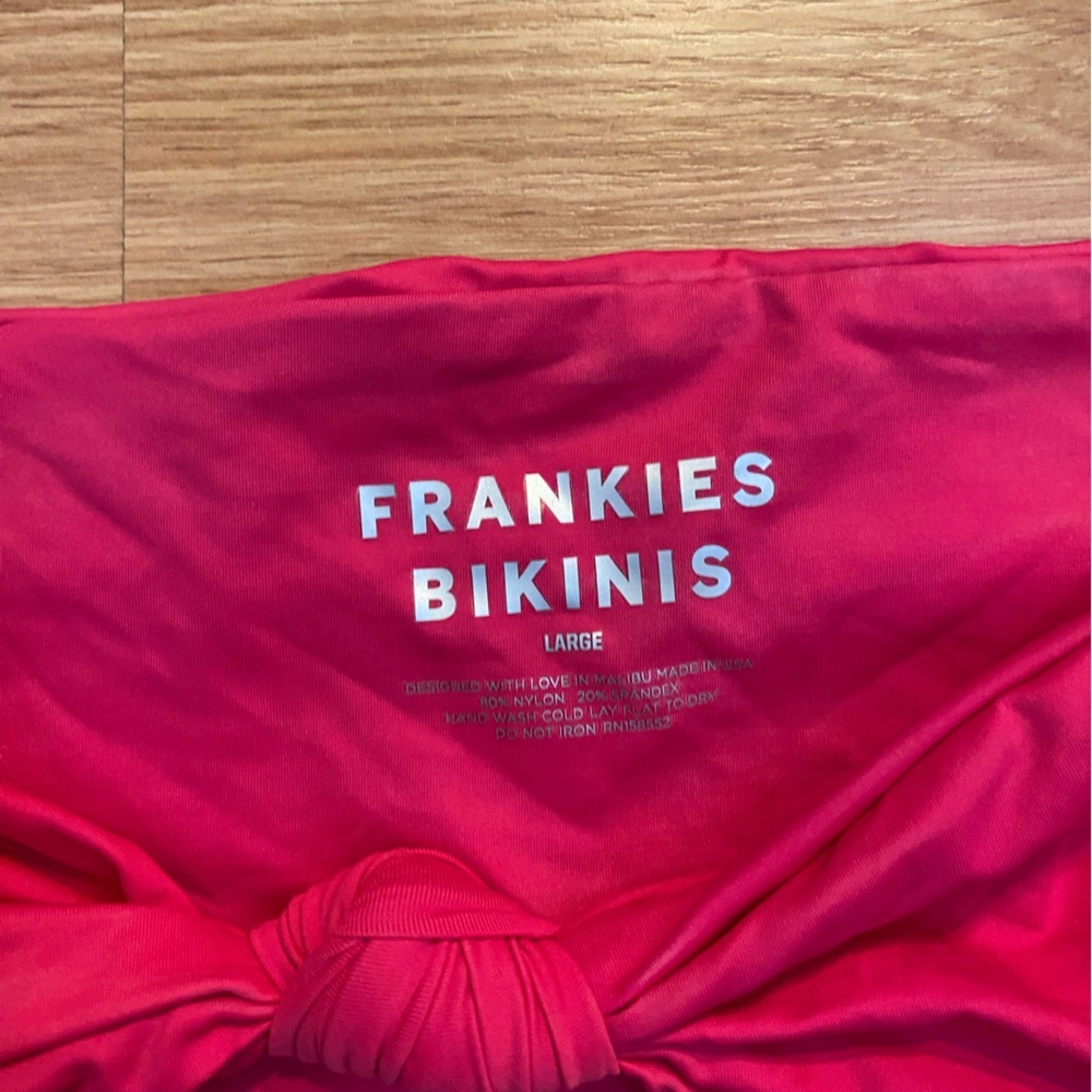 Frankies Bikinis Carrie Bandeau Bikini
Top Rosewood NWT - Picture 4 of 4
